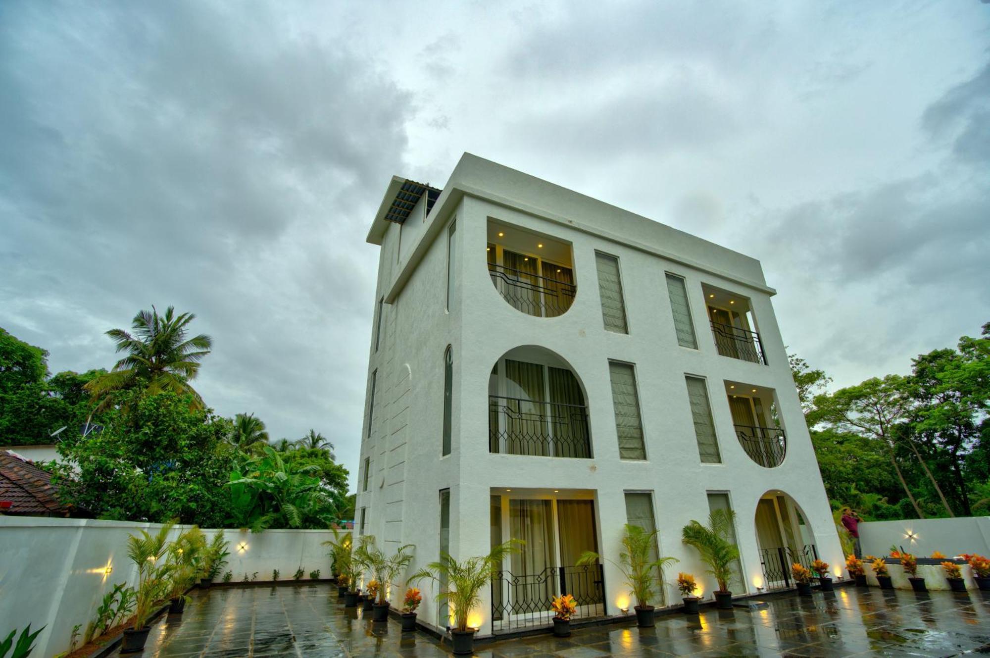 Goa Courtyard By The Porto Arpora Hotel Baga Exterior photo