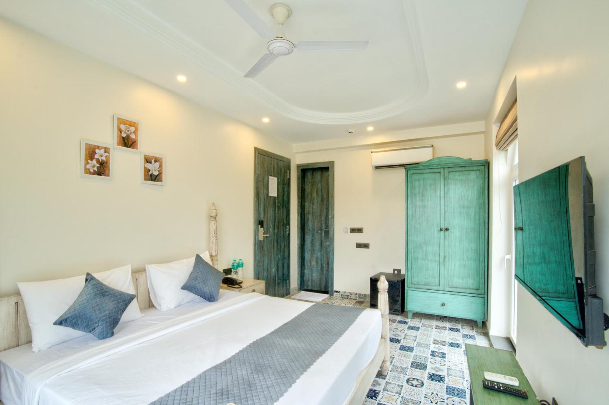Goa Courtyard By The Porto Arpora Hotel Baga Exterior photo