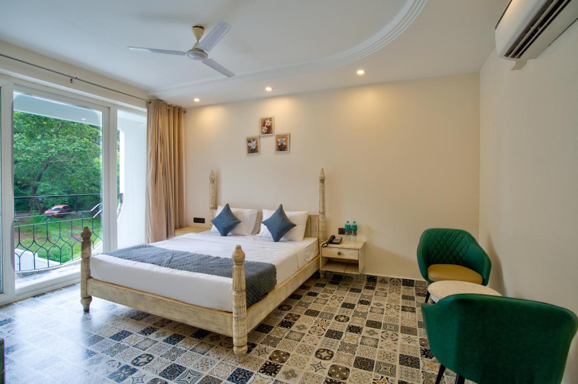 Goa Courtyard By The Porto Arpora Hotel Baga Exterior photo