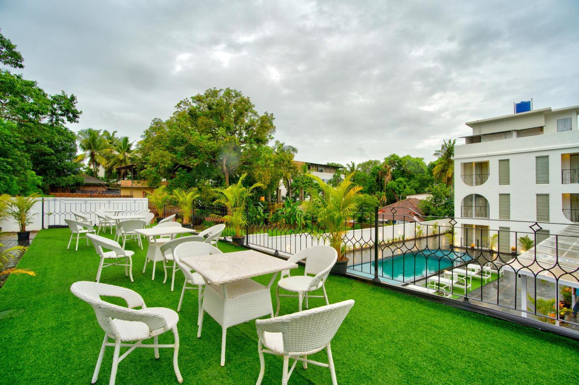 Goa Courtyard By The Porto Arpora Hotel Baga Exterior photo