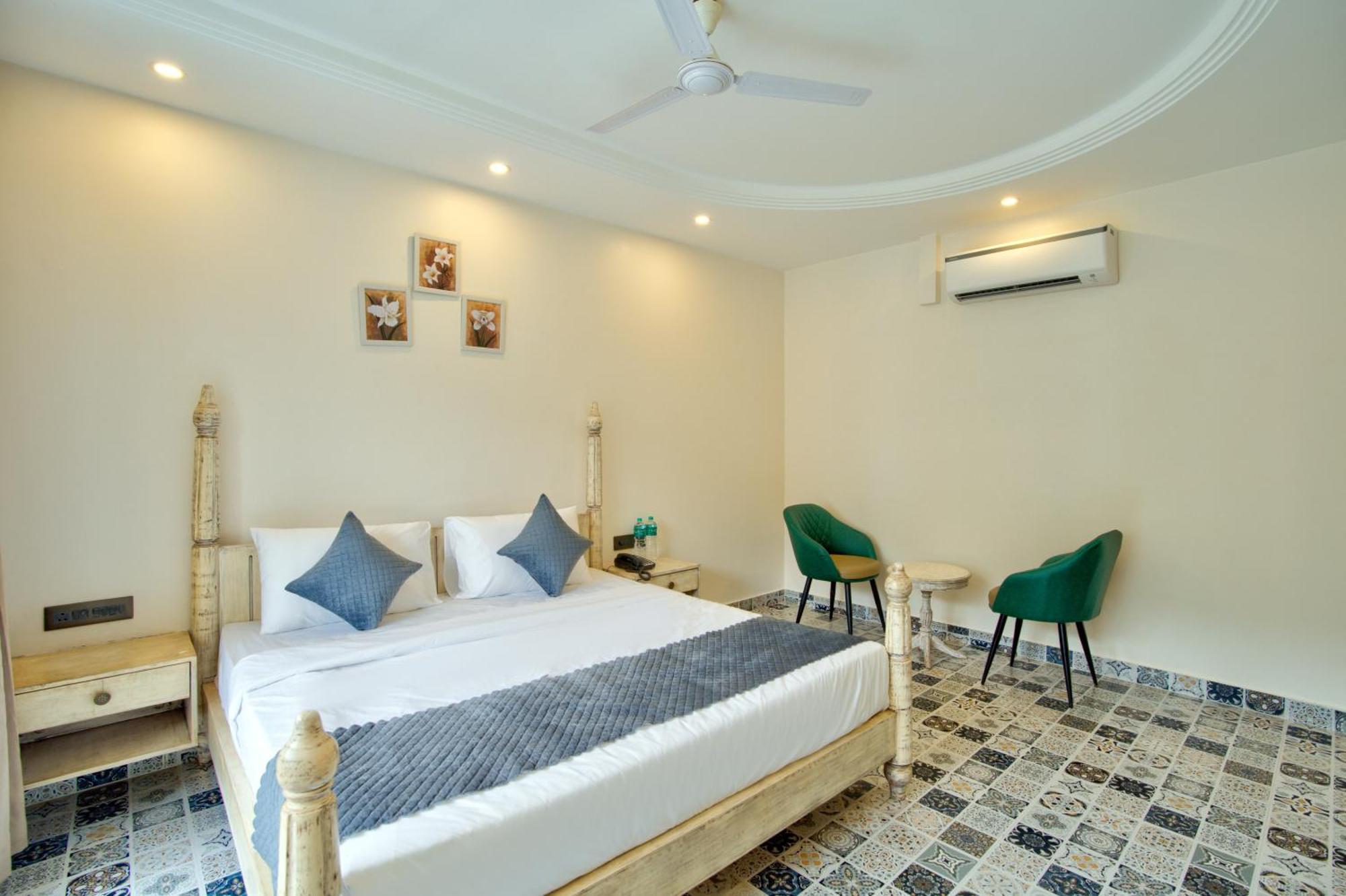 Goa Courtyard By The Porto Arpora Hotel Baga Exterior photo