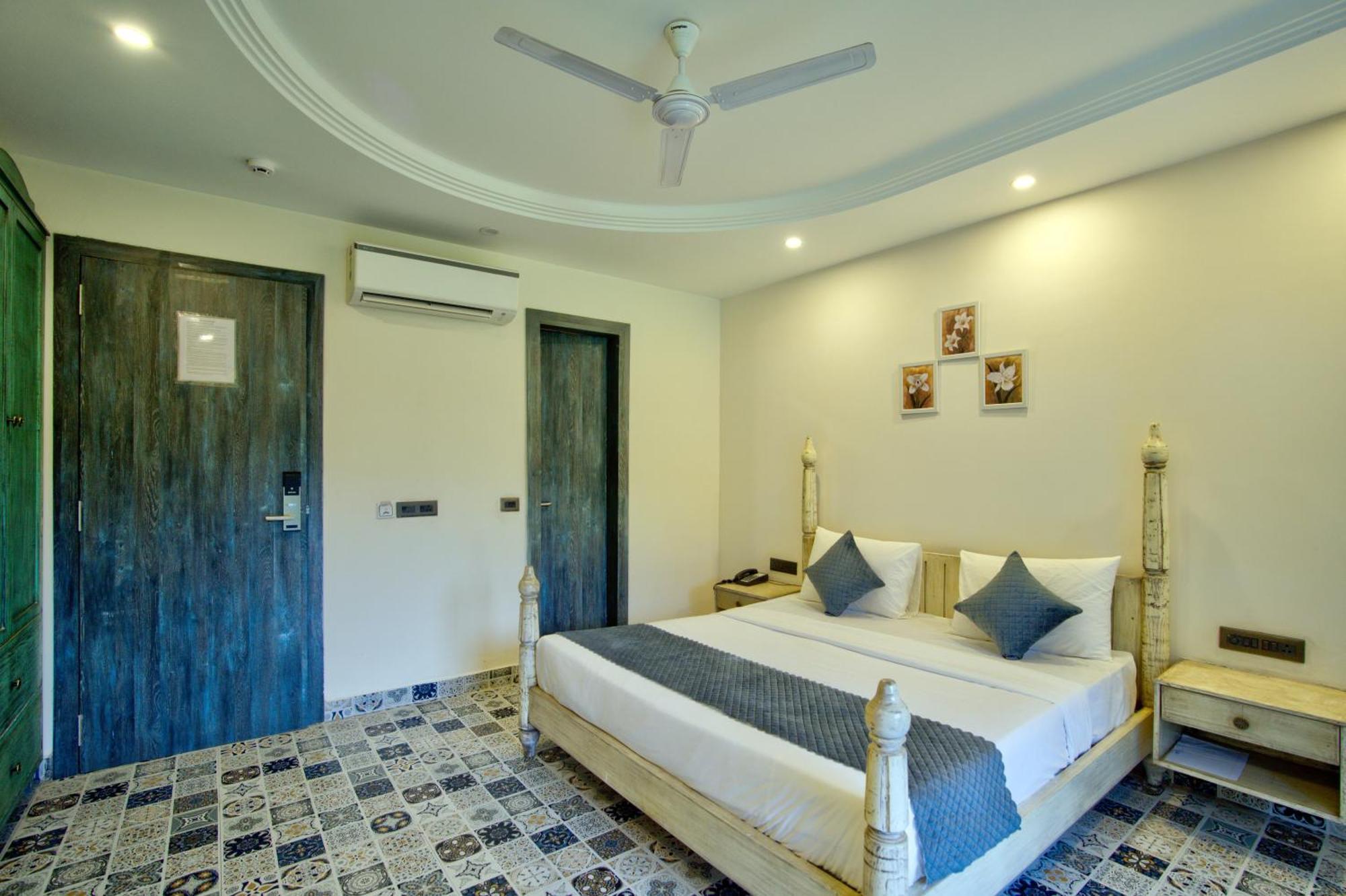 Goa Courtyard By The Porto Arpora Hotel Baga Exterior photo