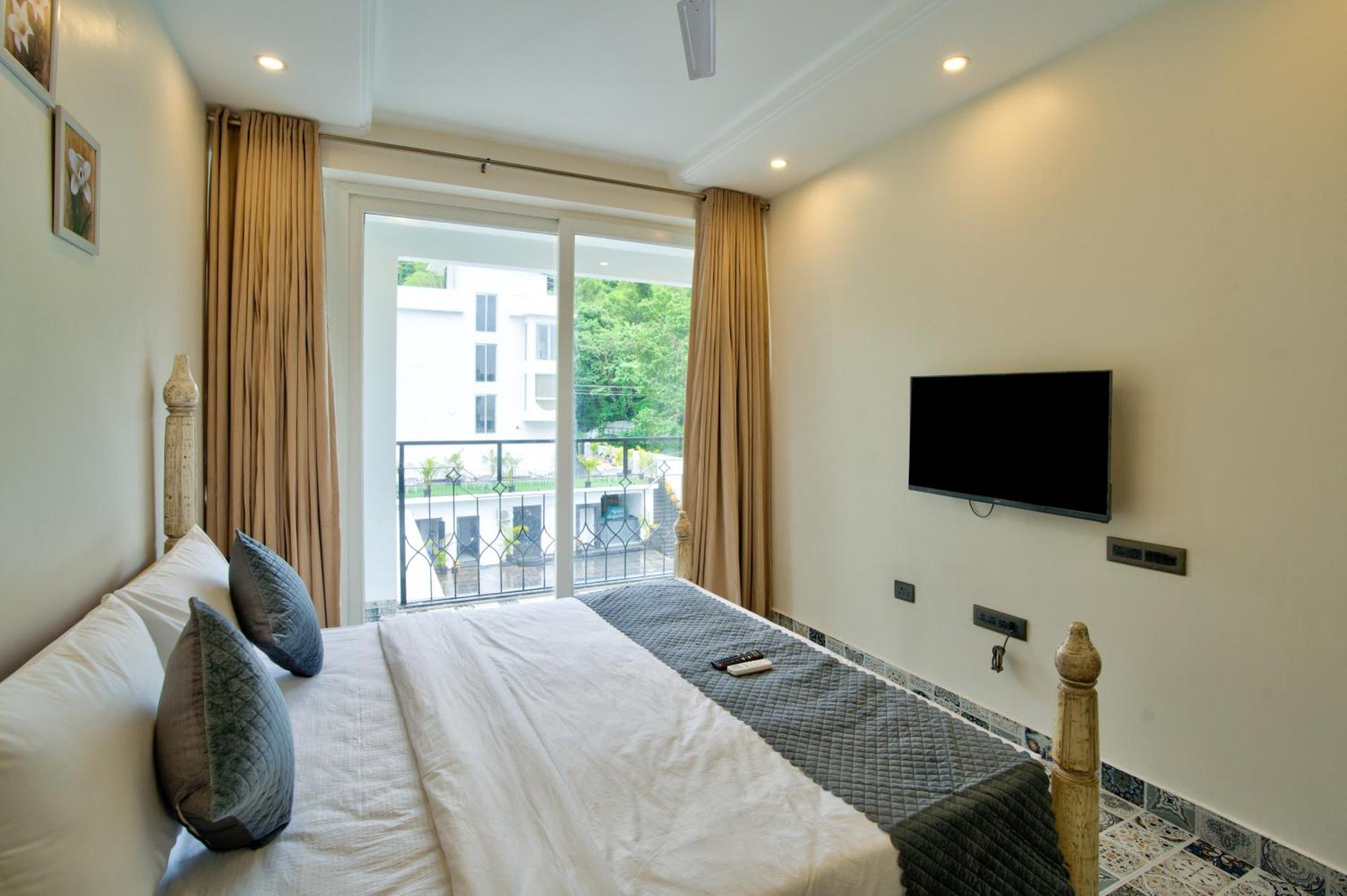Goa Courtyard By The Porto Arpora Hotel Baga Exterior photo