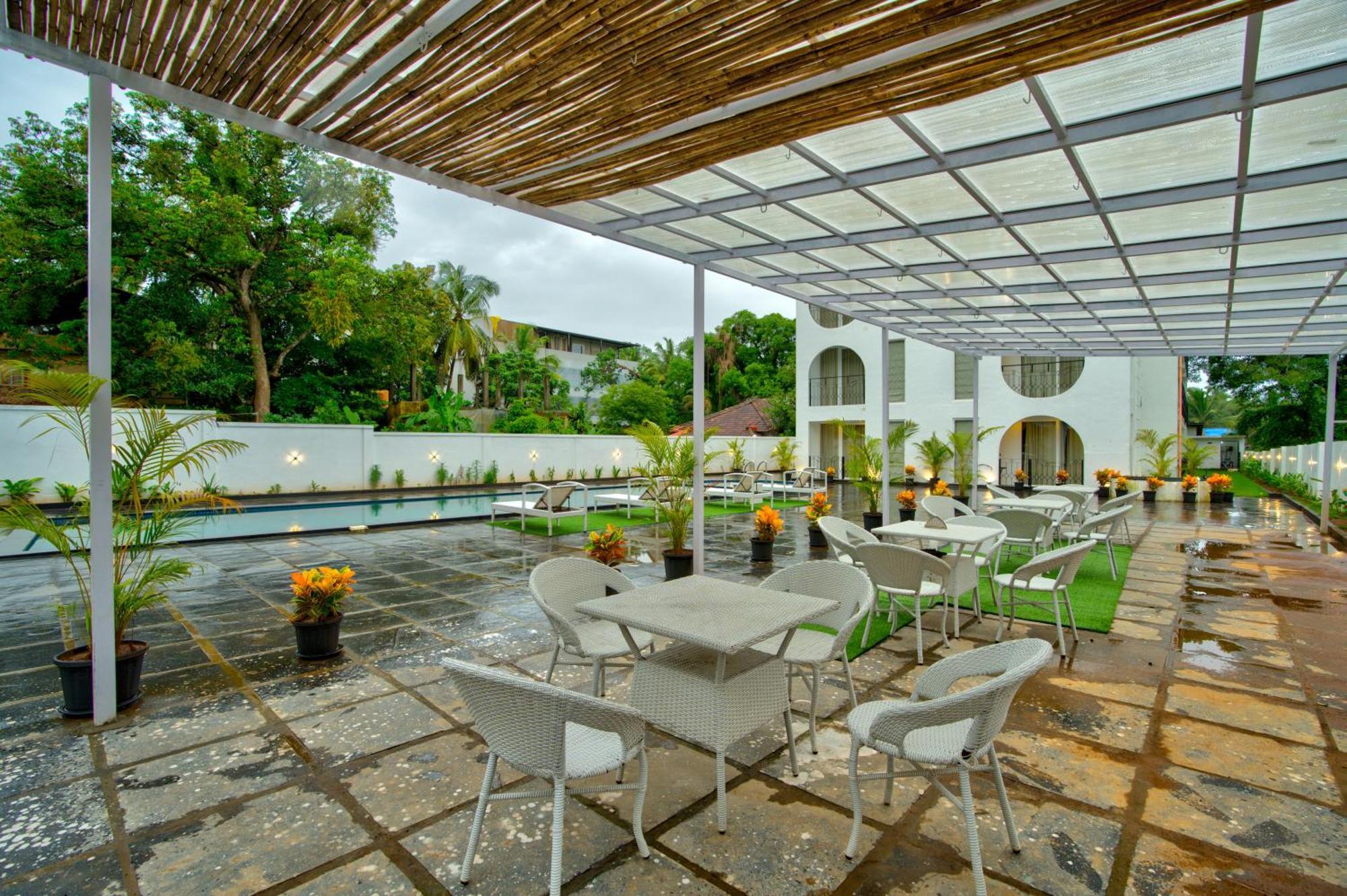 Goa Courtyard By The Porto Arpora Hotel Baga Exterior photo