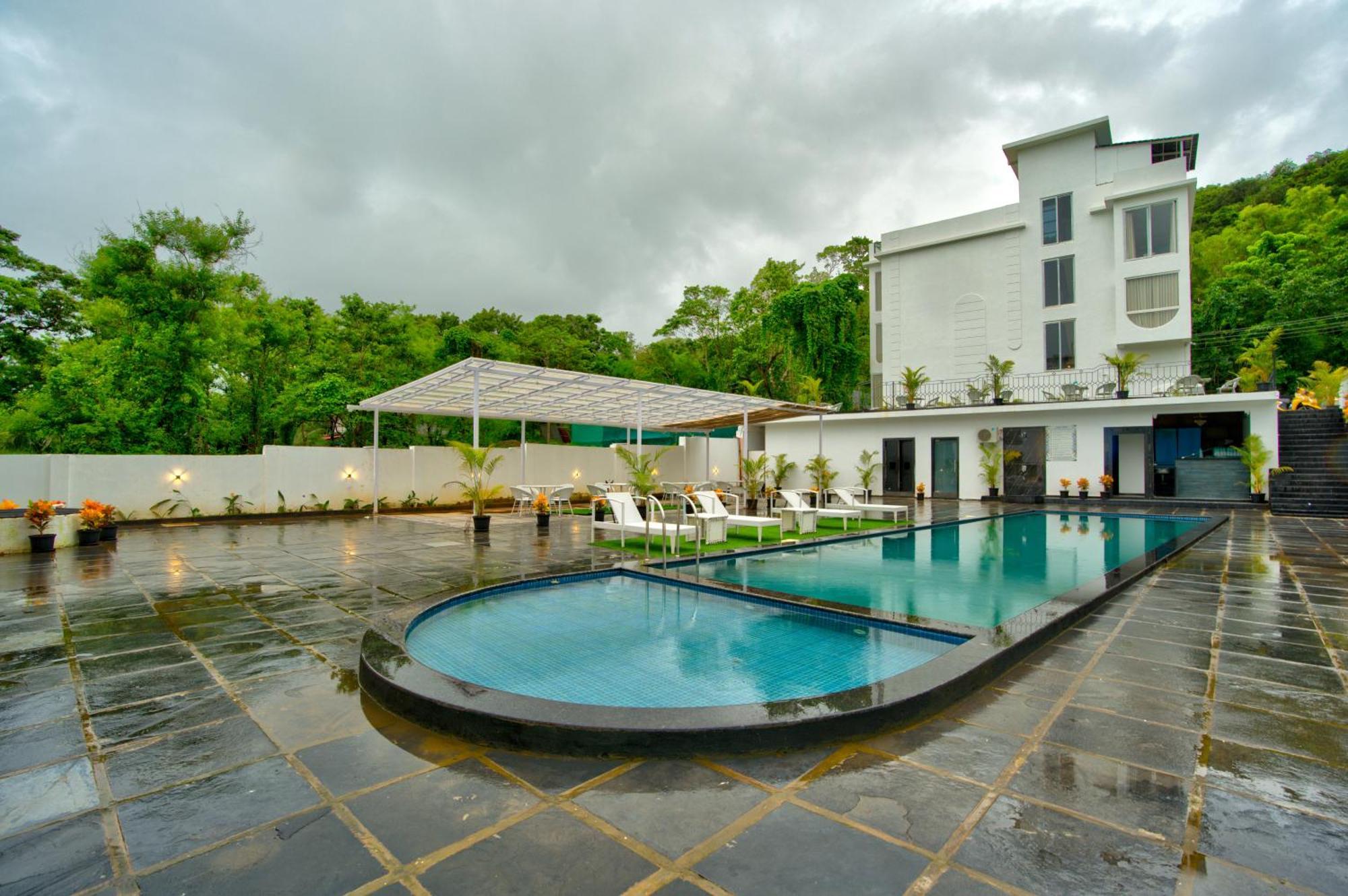 Goa Courtyard By The Porto Arpora Hotel Baga Exterior photo