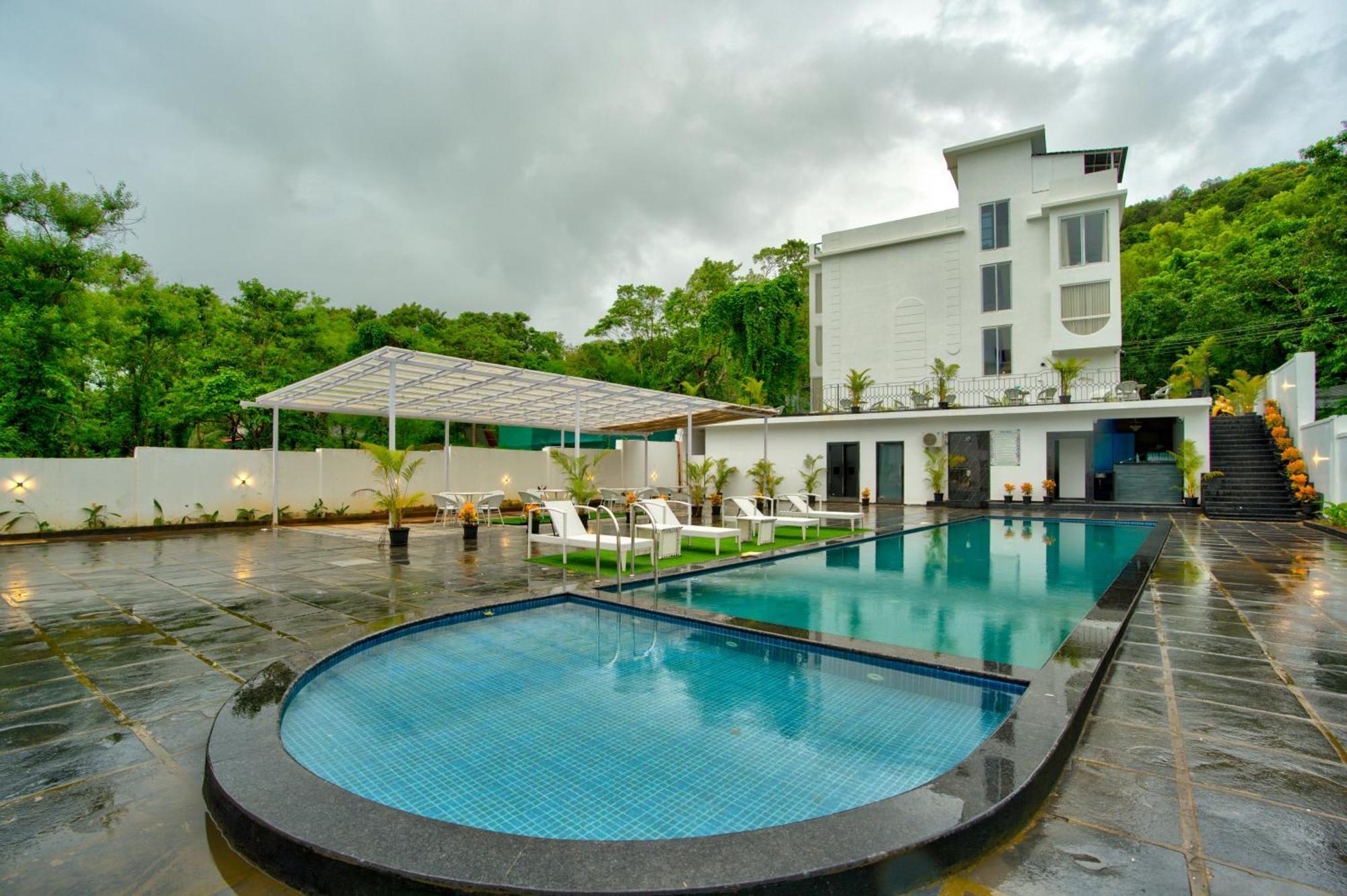 Goa Courtyard By The Porto Arpora Hotel Baga Exterior photo